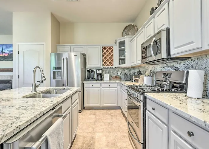 Holiday home Near Golf & Spring Training: Goodyear W/ Pool *