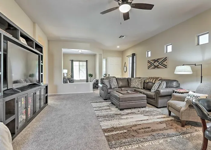 Holiday home Near Golf & Spring Training: Goodyear W/ Pool