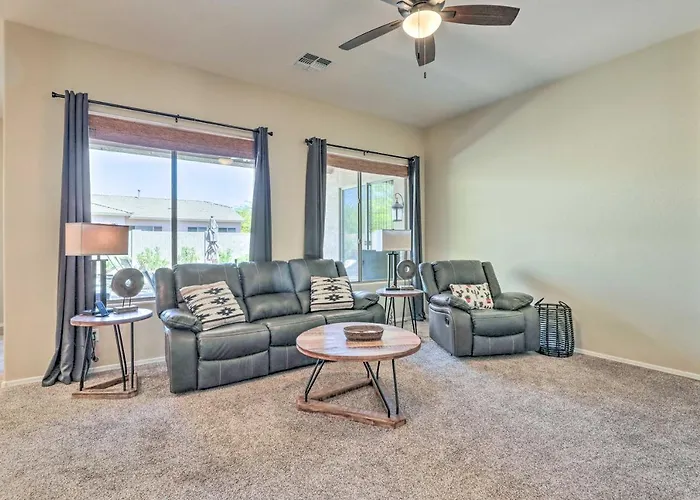 Near Golf & Spring Training: Goodyear W/ Pool Holiday home Liberty