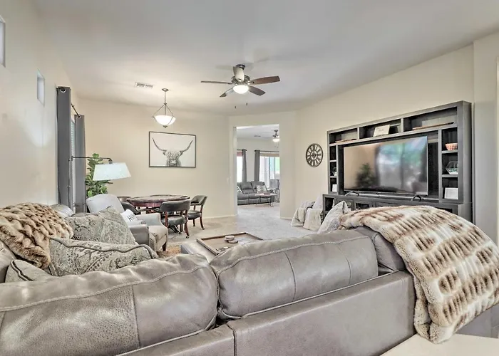 Holiday home Near Golf & Spring Training: Goodyear W/ Pool Liberty