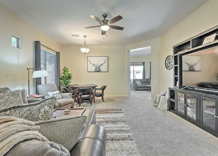 Holiday home Near Golf & Spring Training: Goodyear W/ Pool *