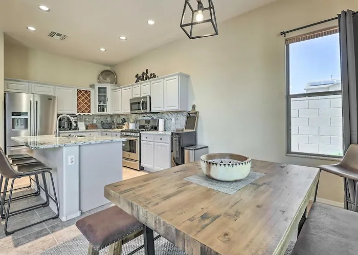 Holiday home Near Golf & Spring Training: Goodyear W/ Pool *
