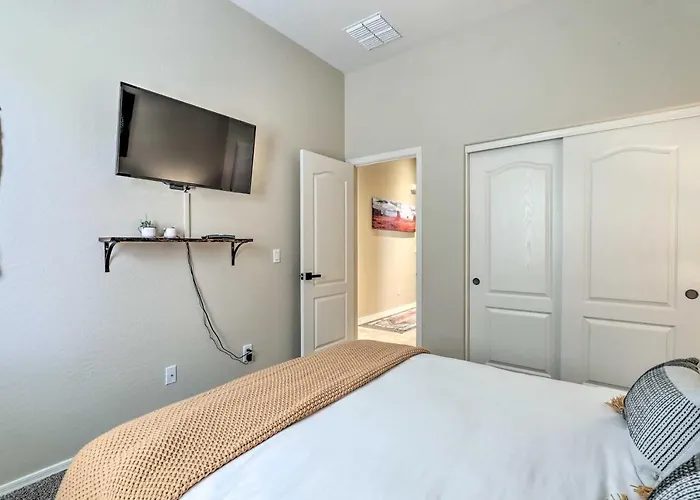 Near Golf & Spring Training: Goodyear W/ Pool