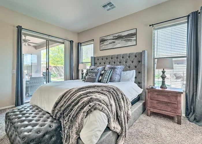 Near Golf & Spring Training: Goodyear W/ Pool Holiday home Liberty