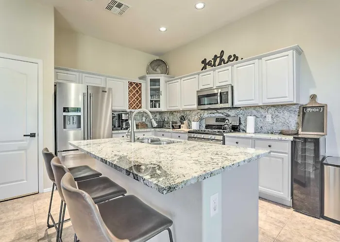 Holiday home Near Golf & Spring Training: Goodyear W/ Pool *