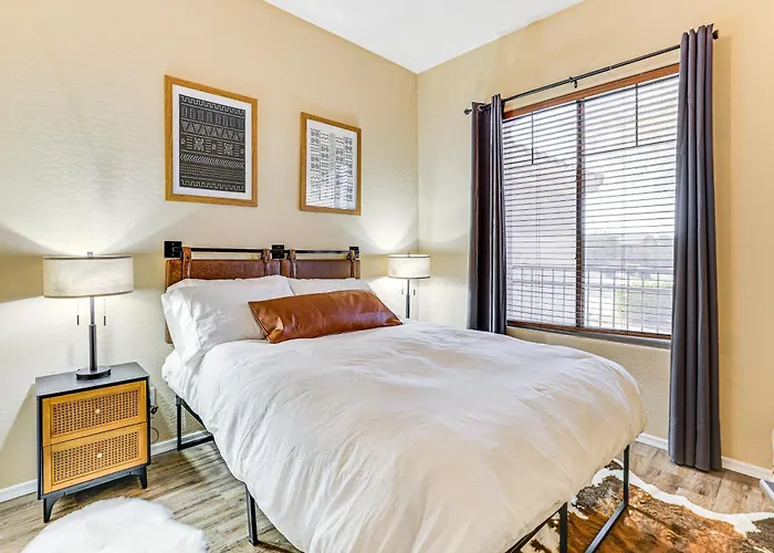 Holiday home Near Golf & Spring Training: Goodyear W/ Pool Liberty