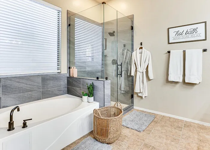 Holiday home Near Golf & Spring Training: Goodyear W/ Pool